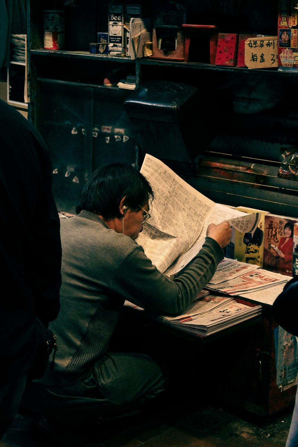 An elderly man reads the newspaper on a Hong Kong street. As the city rushes past, he sits absorbed, patient, and present. A simple moment that speaks to tradition, solitude, and the power of paying attention.