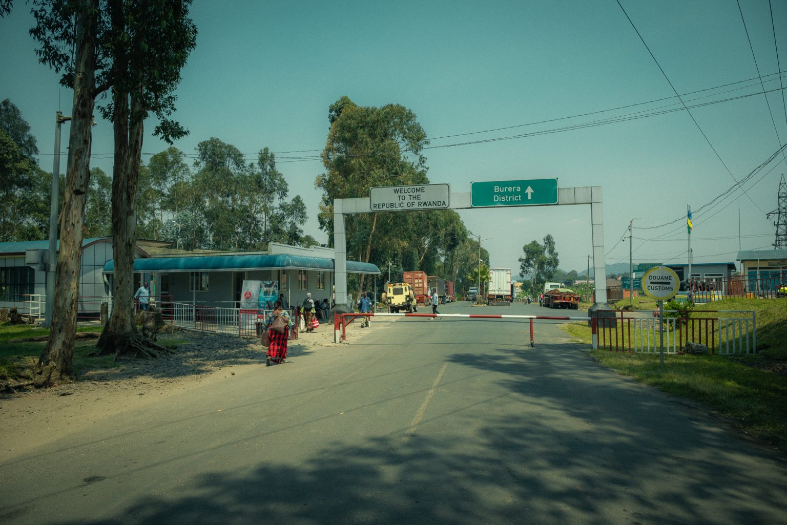 At the Rwanda–Uganda border, people, goods and stories move daily across invisible lines. This image reflects the threads of connection, movement and shared humanity that continue to stitch Commonwealth communities together.